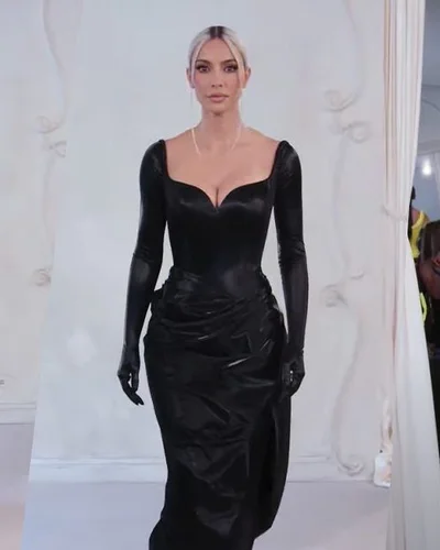 Balenciaga Haute Couture Fall/Winter 2022/23: Cảm hứng bất tận