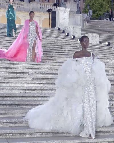Valentino - Haute Couture Fall Winter 2022/2023: Khởi nguồn mới