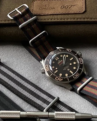 Đồng hồ Omega Seamaster 300m 007 Edition từng xuất hiện trong James Bond 007