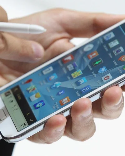 “Bắt chước” Apple, Samsung Group có kế hoạch ngừng cung cấp phụ kiện sạc đi kèm điện thoại