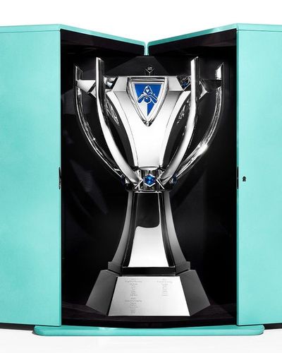 Tiffany & Co. lần đầu tiết lộ cúp vô địch thế giới 'Liên minh huyền thoại'