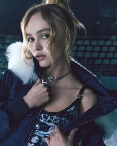 Lily-Rose Depp dẫn đầu Chiến dịch Coco Neige 2023 của Chanel