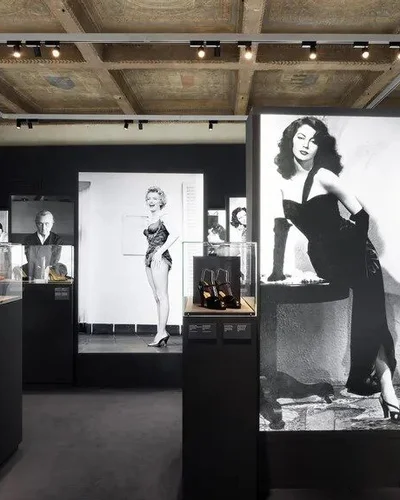 Triển lãm Salvatore Ferragamo: Cuộc đời và tác phẩm đầy màu sắc