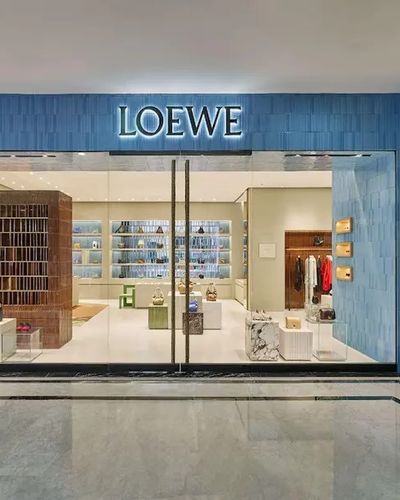 Lần đầu tiên ra mắt cửa hàng Loewe tại Việt Nam