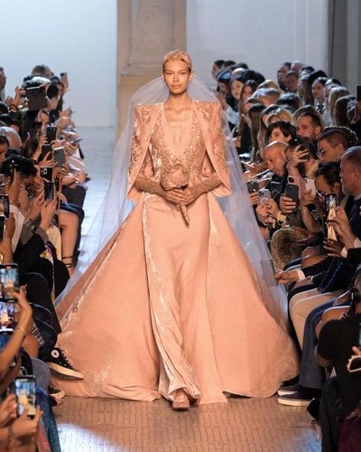 ELIE SAAB Couture Thu Đông 2023: Sự thanh lịch và duyên dáng