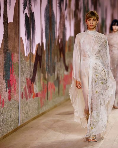 Christian Dior Couture Thu Đông 2023 -  Cảm hứng từ Nữ thần đương đại