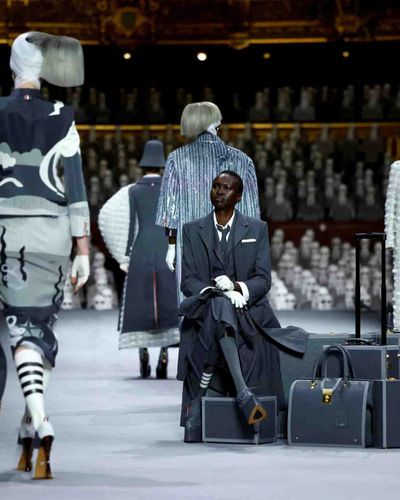 Thom Browne Couture Winter 2023: Bước chân vào lịch thời trang cao cấp