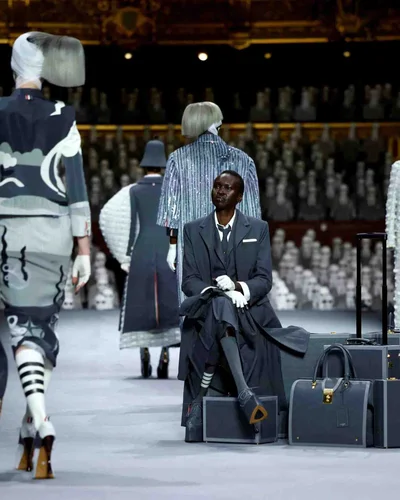 Thom Browne Couture Winter 2023: Bước chân vào lịch thời trang cao cấp