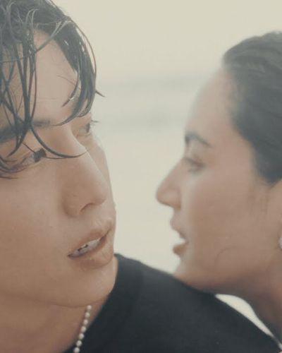 Mark Tuan-GOT7 và Mai Davika trong MV “Everyone else fades"
