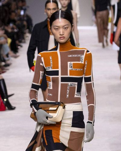 BST Fendi Xuân/Hè 2024 - Tôn vinh nét thanh lịch của người phụ nữ