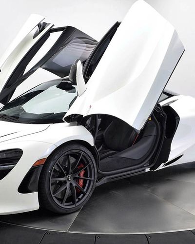 Đắm chìm trong sức mạnh và tốc độ phi thường của McLaren 720S Spider