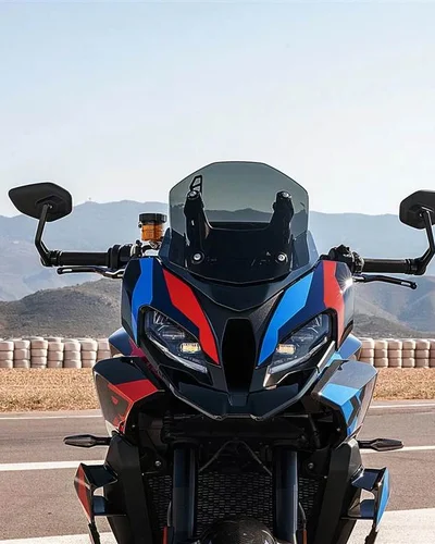 BMW giới thiệu M 1000 XR hoàn toàn mới và S 1000 XR