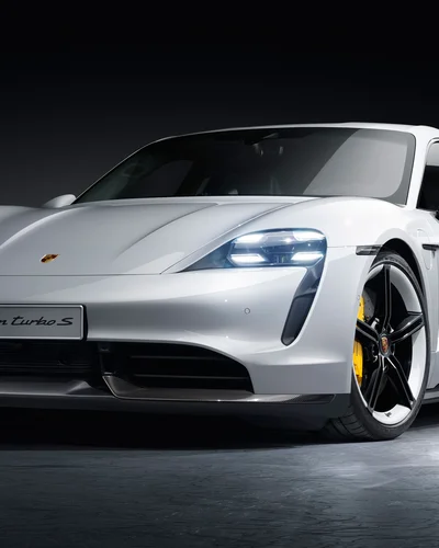 Porsche Taycan khiến Tesla Model S "hít khói toàn tập" trên đường đua Nürburgring