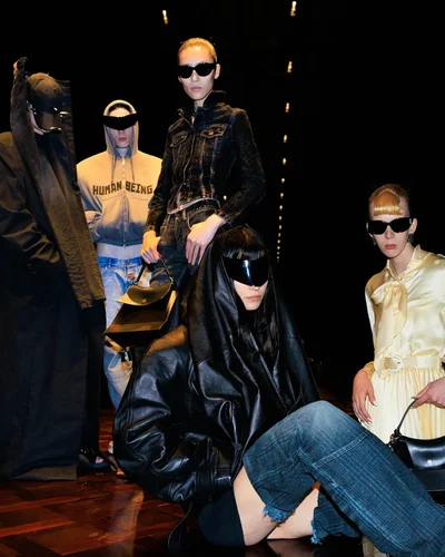 BST Balenciaga Xuân Hè 2025: Trở về điểm khởi nguồn cảm hứng sáng tạo của Demna