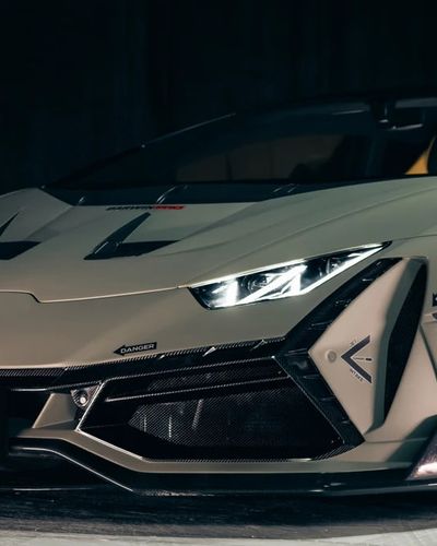 Lamborghini Huracan EVO hầm hố với gói độ thân rộng DarwinPRO
