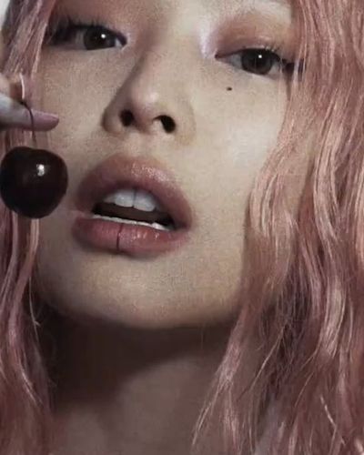 Jennie (BLACKPINK) xuất hiện với tạo hình khác lạ, quảng bá ca khúc mới