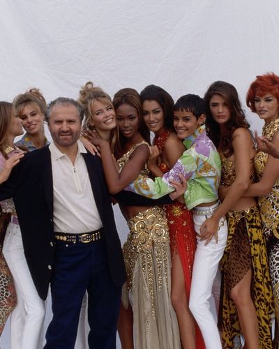 Gianni Versace: "Ông hoàng" làng mốt Ý, người tạo nên vẻ đẹp nhục cảm của thời trang
