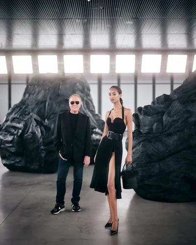 BST Michael Kors Xuân Hè 2025: Sức quyến rũ của sự sang trọng thầm lặng