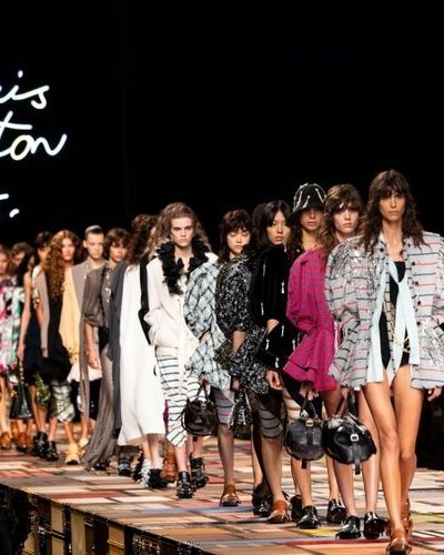 Louis Vuitton Spring 2025 – Cuộc gặp gỡ giữa thời đại Phục Hưng và khoa học viễn tưởng