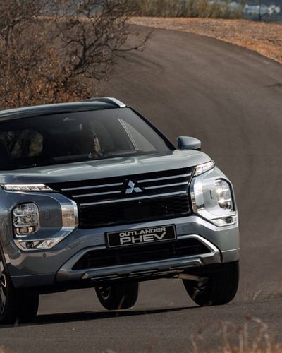 Mitsubishi Outlander PHEV 2025: Nâng cấp mạnh về công nghệ