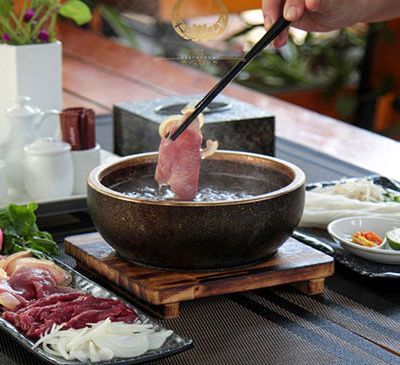 Phở bát đá Ngọc Sơn Palace Tinh hoa ẩm thực Việt