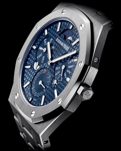 'Vũ trụ' 176.000 USD trên cổ tay