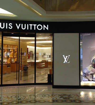 Louis Vuitton phân biệt đối xử với khách Trung Quốc