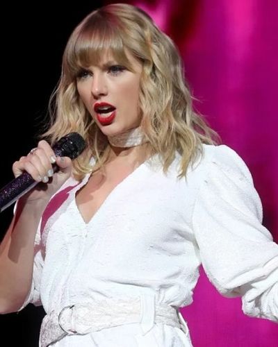 Tạp chí Billboard xin lỗi Taylor Swift