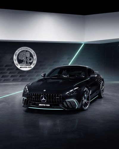 Siêu xe Mercedes-AMG GT 63 PRO 4MATIC+mới: Biểu tượng tốc độ đậm hơi thở Formula 1