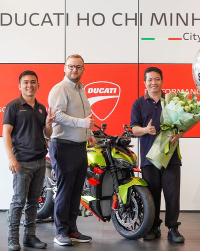 Ducati Streetfighter V4 Lamborghini - mô tô giá hơn 2 tỉ đồng về tay ba khách hàng Việt Nam