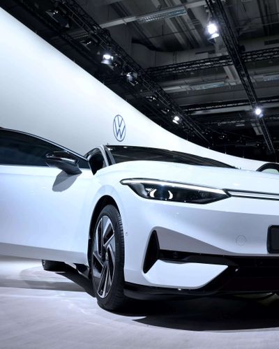Tầm giá 2 tỷ đồng, lựa chọn SUV 7 cỡ lớn nào cho gia đình tại Việt Nam? Volkswagen như Trấn Thành?