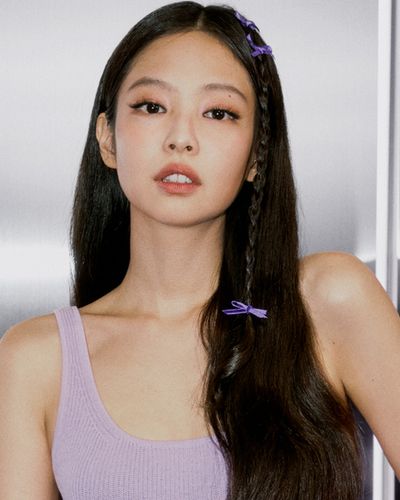 Jennie gây chú ý khi mặc đồ gợi cảm, là "bảo chứng" cho các thương hiệu