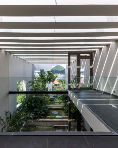 Nhà phố xanh mướt độc đáo với hình dáng du thuyền tại Nha Trang
