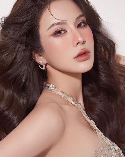 Mới nửa chặng đường phiên live 36 tiếng “Thương vụ triệu đô”, Diệp Lâm Anh đã cán mốc 25 tỷ