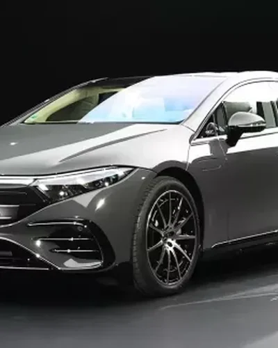 Ra mắt Mercedes-Benz EQS 2025 với thiết kế giống xe xăng hơn, phạm vi di chuyển tăng 82 km