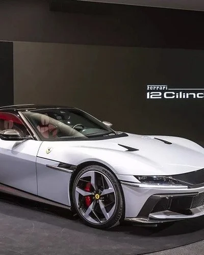 Cận cảnh siêu xe Ferrari 12Cilindri vừa ra mắt, giá từ 10,78 tỷ đồng