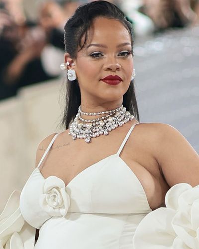 Lý do Rihanna, Taylor Swift và các sao này vắng mặt Met Gala 2024