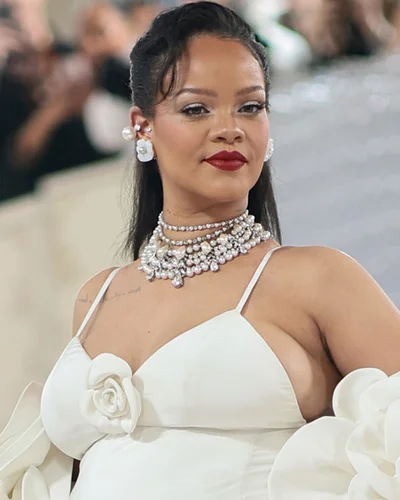 Lý do Rihanna, Taylor Swift và các sao này vắng mặt Met Gala 2024