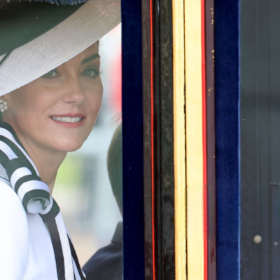 Công nương Kate Middleton tái xuất hiện thanh lịch trong ngày sinh nhật Vua Charles III