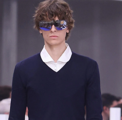 Prada Menswears SS25:"Gần hơn" đến ranh giới của thực tế và mộng tưởng