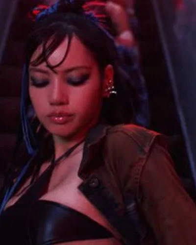 10 giây teaser hót hòn họt của Lisa: Tung tận 6 tạo hình cực chiến, nghe đến nơi quay MV mà "rén ngang"!