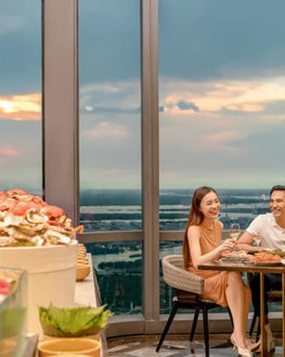 Thưởng thức ẩm thực thượng hạng cùng Oriental Pearl và Renaissance Riverside Saigon