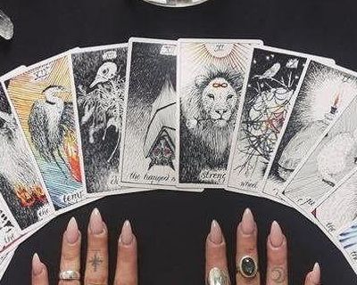 Review: Những phẩm chất cần có của một Tarot Reader