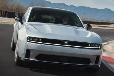 Dodge Charger Daytona 2024 có giá gần 60.000 USD