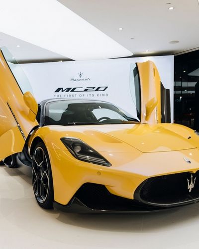 Lương Bằng Quang và Ngân 98 tậu xế Maserati MC20 Cielo đầu tiên tại Việt Nam