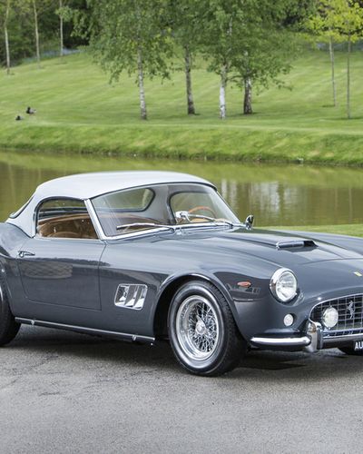 Chiếc Ferrari này bán cho đại gia chịu chơi với giá quy đổi tới 425 tỷ đồng: Chỉ có 56 chiếc, từng chạy trên nhiều đường đua
