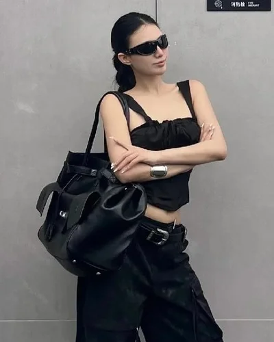 Bel Air của Balenciaga: Điểm nhấn Cyberpunk mới trong giới thời trang