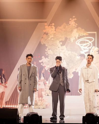 Anh trai 'say hi' đẫm nước mắt