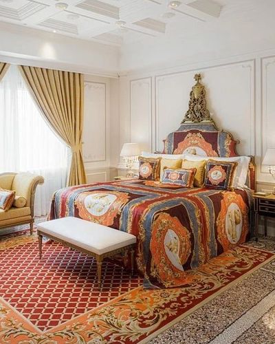 Cảnh xa hoa trong khách sạn đầu tiên của Versace ở châu Á