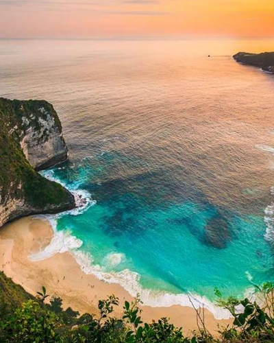 Bãi biển đẹp thứ hai của châu Á, được ví như đuôi khủng long dẫn đến biển xanh giữa lòng Bali